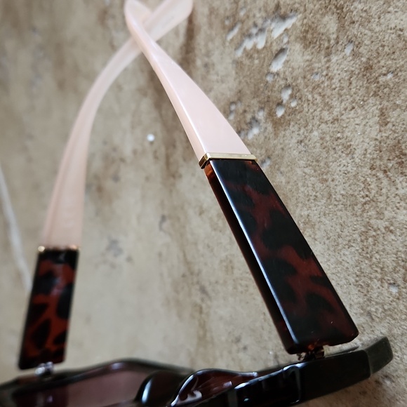 Tahari Tortoise Shell Oversized Sunglasses - Picture 2 of 12